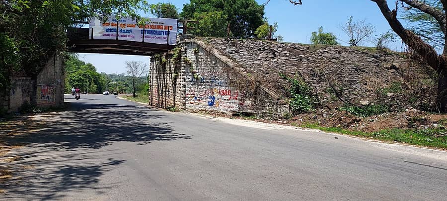 ಕೆಜಿಎಫ್‌ ಫೈಲೈಟ್ಸ್‌ ವೃತ್ತದ ಬಳಿ ಇರುವ ಬಿಜಿಎಂಎಲ್‌ ಕಮಾನು ಅಂಡರ್‌ಪಾಸ್‌