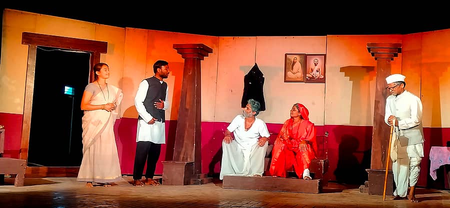 ಸೇಡಂ ನಗರದ ಸುವರ್ಣ ಕರ್ನಾಟಕ ಭವನದಲ್ಲಿ ಗುರುವಾರ ಕಾಲಚಕ್ರ ನಾಟಕ ಪ್ರದರ್ಶನಗೊಂಡಿತು