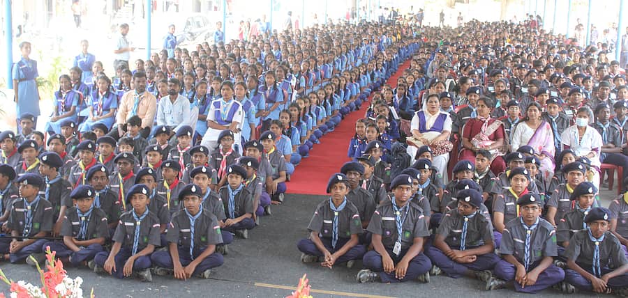 ಆನೇಕಲ್‌ನಲ್ಲಿ ಶುಕ್ರವಾರ ನಡೆದ ಭಾರತ್ ಸ್ಕೌಟ್ಸ್ ಮತ್ತು ಗೈಡ್ಸ್‌ನ ಜಿಲ್ಲಾ ಮಟ್ಟದ ಮೇಳದಲ್ಲಿ ಪಾಲ್ಗೊಂಡಿದ್ದ ವಿವಿಧ ಶಾಲೆಗಳ ವಿದ್ಯಾರ್ಥಿಗಳು