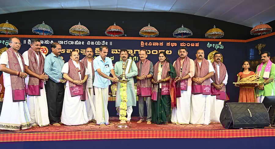 ಮುನಿಯಾಲು ಸಂಜೀವಿನಿ ಗೋಧಾಮದಲ್ಲಿ ನಡೆಯುತ್ತಿರುವ ಏಕಪವಿತ್ರ ಶ್ರೀಮನ್ನಾಗಮಂಡಲದಲ್ಲಿ ಶುಕ್ರವಾರ ನಡೆದ ಕೃಷಿ ಮಂಡಲ, ಕೃಷಿ ವಿಚಾರ ಗೋಷ್ಠಿಯನ್ನು ಸತ್ಯನಾರಾಯಣ ಬೆಳೇರಿ ಉದ್ಘಾಟಿಸಿದರು