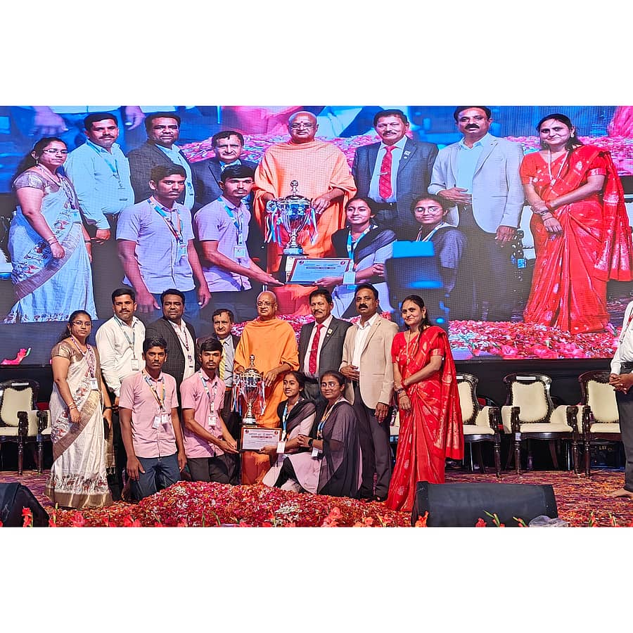 ನಾಗಮಂಗಲ ತಾಲ್ಲೂಕಿನ ಆದಿಚುಂಚನಗಿರಿಯಲ್ಲಿ ನಡೆದ ವಿಜ್ಞಾತಂ 2026 ವಸ್ತುಪ್ರದರ್ಶನದಲ್ಲಿ ಆಹಾರ ಭದ್ರತೆಯಲ್ಲಿ ಕೃಷಿಯಲ್ಲಿ ಎಐ ಮತ್ತು ಐಓಟಿ ವಿಚಾರಗಳ ಕುರಿತು ರಚಿಸಲಾದ ಮಾದರಿಯಲ್ಲಿ ನಾಗಮಂಗಲ ಆದಿಚುಂಚನಗಿರಿ ಕಲಾ ವಾಣಿಜ್ಯ ಮತ್ತು ವಿಜ್ಞಾನ ಕಾಲೇಜು ಪ್ರಥಮ ಸ್ಥಾನ ಪಡೆದುಕೊಂಡಿತು