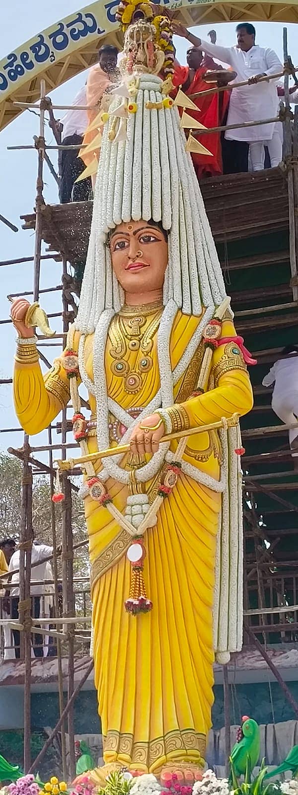 ಆದಿಶಕ್ತಿ ದ್ರೌಪದಿ ಅಮ್ಮನವರ 25 ಅಡಿ ಎತ್ತರದ ಕರಗ ಪ್ರತಿಮೆ