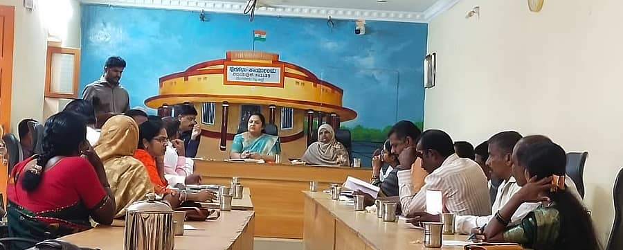 ವಿಜಯಪುರ ಪುರಸಭೆ ಕಾರ್ಯಾಲಯದಲ್ಲಿ ಪುರಸಭೆ ಅಧ್ಯಕ್ಷೆ ಭವ್ಯ ಮಹೇಶ್ ಅಧ್ಯಕ್ಷತೆಯಲ್ಲಿ ಸಾಮಾನ್ಯ ಸಭೆ ನಡೆಯಿತು