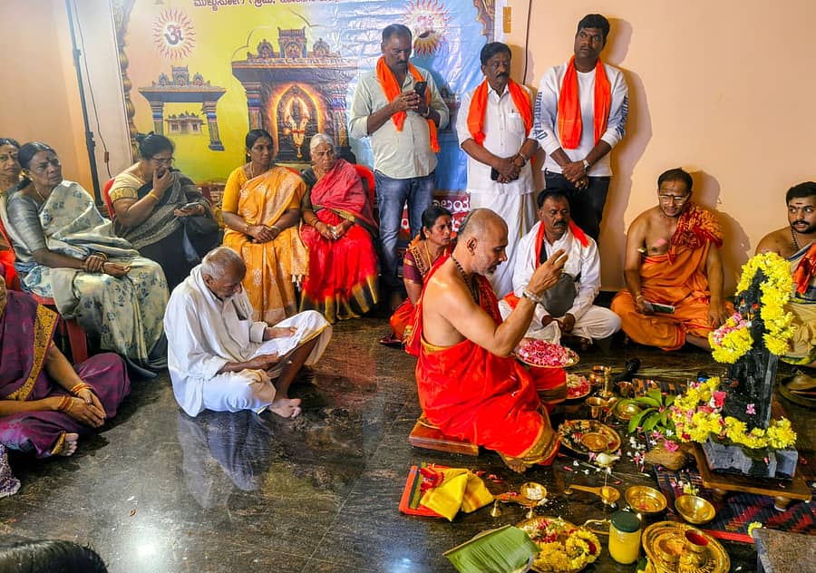 ಕುಶಾಲನಗರ ಸಮೀಪದ ಮುಳ್ಳುಸೋಗೆ ಗ್ರಾಮದ ಶ್ರೀ ಕನ್ನಂಬಾಡಿ ಅಮ್ಮನವರ ನೂತನ ದೇವಾಲಯ ಹಾಗೂ ದೇವಿಯ ಪುನರ್ ಪ್ರತಿಷ್ಠಾಪನಾ ಪೂಜಾ ಕೈಂಕರ್ಯ ನಡೆಯಿತು.