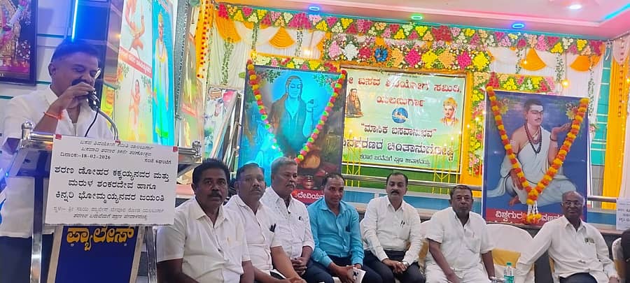 ಯಲಬುರ್ಗಾ ಪಟ್ಟಣದಲ್ಲಿ ಬಸವ ಶಿವಯೋಗ ಸಮಿತಿ ವತಿಯಿಂದ ಆಯೋಜಿಸಿದ್ದ ಮಾಸಿಕ ಬಸವಾನುಭವ ಕಾರ್ಯಕ್ರಮದಲ್ಲಿ ಜಿಪಂ ಮಾಜಿ ಸದಸ್ಯ ಸಿ.ಎಚ್. ಪೊಲೀಸ್‍ಪಾಟೀಲ ಮಾತನಾಡಿದರು