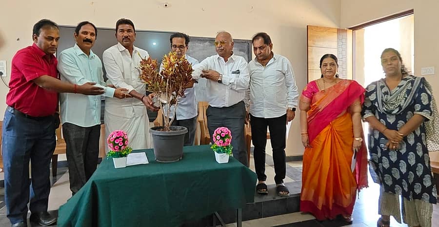 ಹೊಸಪೇಟೆಯ ಥಿಯೊಸಾಫಿಕಲ್ ಕಾಲೇಜ್‌ನಲ್ಲಿ ಶನಿವಾರ ಅಡ್ಯಾರ್ ದಿನಾಚರಣೆ ನಡೆಯಿತು