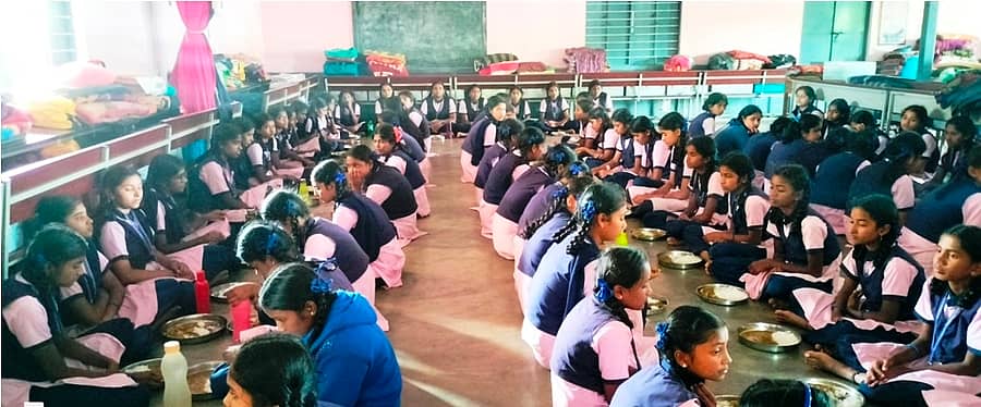 ಪಾಂಡವಪುರ ತಾಲ್ಲೂಕಿನ ಮಹದೇಶ್ವರಪುರ ಬಳಿ ಇರುವ ಡಾ.ಬಿ.ಆರ್. ಅಂಬೇಡ್ಕರ್ ಹೆಣ್ಣುಮಕ್ಕಳ ವಸತಿ ಶಾಲೆ 9 ವರ್ಷಗಳಿಂದ ಸಮುದಾಯ ಭವನದಲ್ಲೇ ನಡೆಯುತ್ತಿದೆ