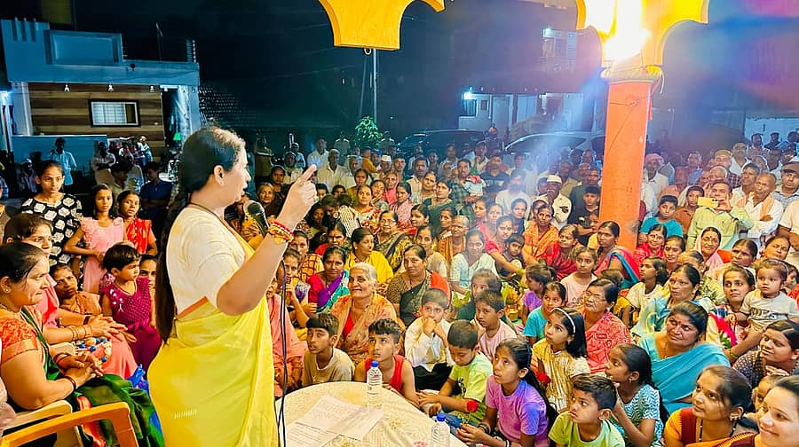 ಬೆಳಗಾವಿ ಗ್ರಾಮೀಣ ಕ್ಷೇತ್ರದ ಬಸ್ತವಾಡ ಗ್ರಾಮದಲ್ಲಿ ರಸ್ತೆ ಕಾಮಗಾರಿ ಹಾಗೂ ಕಲ್ಮೇಶ್ವರ ದೇವಸ್ಥಾನದ ಜೀರ್ಣೋದ್ಧಾರ ಕಾರ್ಯಕ್ರಮದಲ್ಲಿ ಸಚಿವೆ ಲಕ್ಷ್ಮಿ ಹೆಬ್ಬಾಳಕರ ಮಾತನಾಡಿದರು