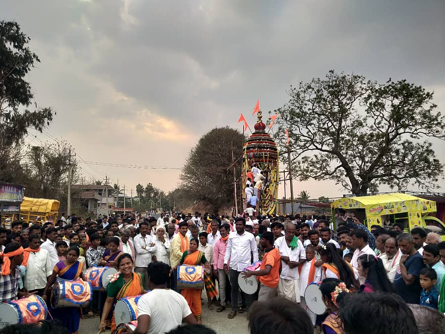 ತಡಸ ಗ್ರಾಮದಲ್ಲಿರುವ ವೀರಭದ್ರೇಶ್ವರ ಗದ್ದುಗೆಯ ಗುಗ್ಗಳ ಮತ್ತು ರಥೋತ್ಸವ ಸಕಲ ವಾದ್ಯಮೇಳ ವೈಭವದೊಂದಿಗೆ ಅನೇಕ ಭಕ್ತರ ನಡುವೆ ಅದ್ದೂರಿಯಾಗಿ ನಡೆಯಿತು