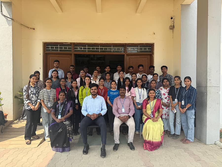 ಗದಗ ನಗರದ ಜೆ.ಟಿ. ಕಾಲೇಜಿನಲ್ಲಿ ನಡೆದ ಪ್ರಮಾಣಪತ್ರ ಕೋರ್ಸ್ ಕಾರ್ಯಕ್ರಮದಲ್ಲಿ ಭಾಗವಹಿಸಿದ್ದ ವಿದ್ಯಾರ್ಥಿಗಳ ಜತೆಗೆ ಅಧ್ಯಾಪಕ ವೃಂದ