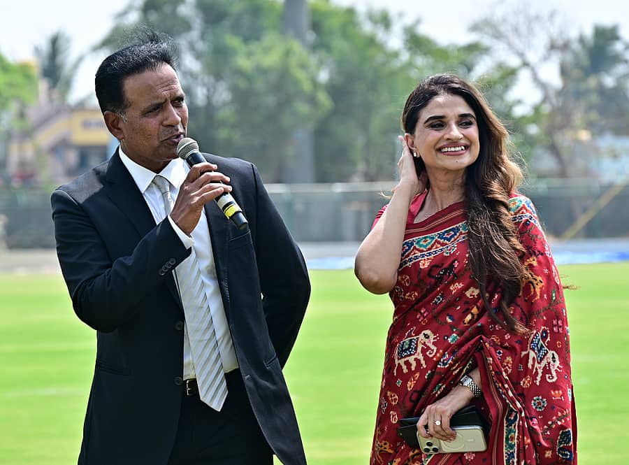 ಸುನಿಲ್ ಜೋಶಿ ಮತ್ತು ಪತ್ನಿ ಡಾ. ರವನೀತ ಅವರೊಂದಿಗೆ 