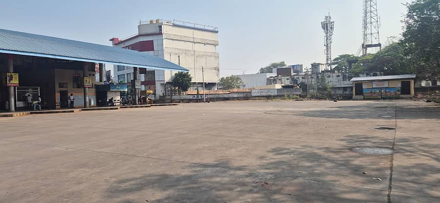 <div class="paragraphs"><p>ಪರಿಸರ&nbsp;ಮಾಲಿನ್ಯ ಖಂಡಿಸಿ ಇಂದು ಕೊಪ್ಪಳ ಬಂದ್‌: ಮುಚ್ಚಿದ ಅಂಗಡಿಗಳು, ಬಾರದ ಬಸ್‌ಗಳು</p></div>