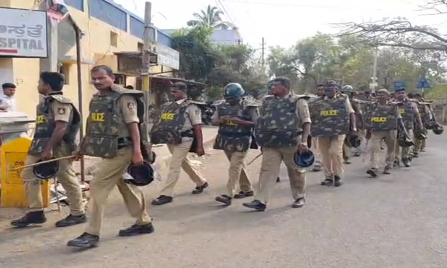 ಬಾಗಲಕೋಟೆಯಲ್ಲಿ ಮಂಗಳವಾರ ರಕ್ಷಣಾ ಪಡೆ ಸದಸ್ಯರು ಪಥ ಸಂಚಲನ ನಡೆಸಿದರು