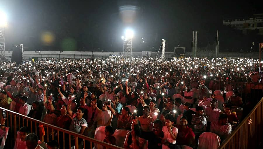 <div class="paragraphs"><p>ಯುವಸಮೂಹ</p></div>