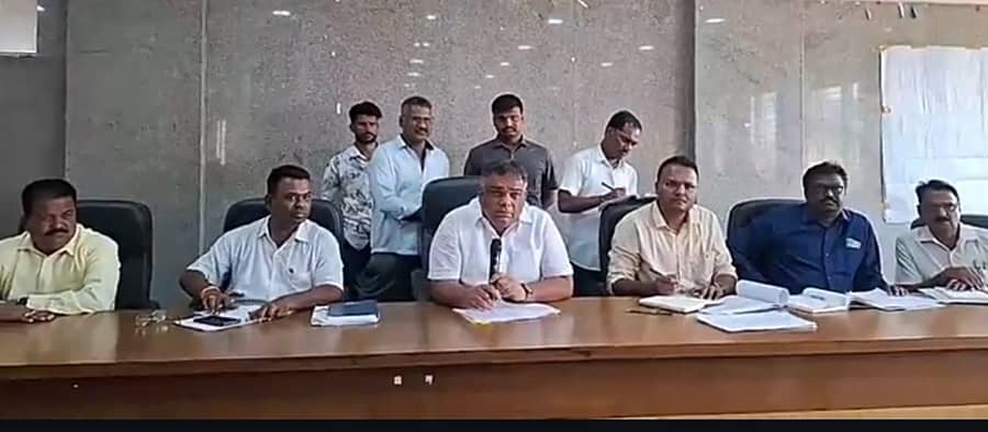 ಶಿಗ್ಗಾವಿಯ ಬಿ.ಆರ್. ಅಂಬೇಡ್ಕರ ಸಂಕೀರ್ಣದಲ್ಲಿ ಮಂಗಳವಾರ ನಡೆದ ‘ತಾಲ್ಲೂಕು ಮಟ್ಟದ ಕುಡಿಯುವ ನೀರಿನ ಪರಿಶೀಲನಾ ಸಭೆ’ಯಲ್ಲಿ ಶಾಸಕ ಯಾಸೀರ್ ಅಹ್ಮದ್ ಖಾನ್ ಪಠಾಣ ಮಾತನಾಡಿದರು