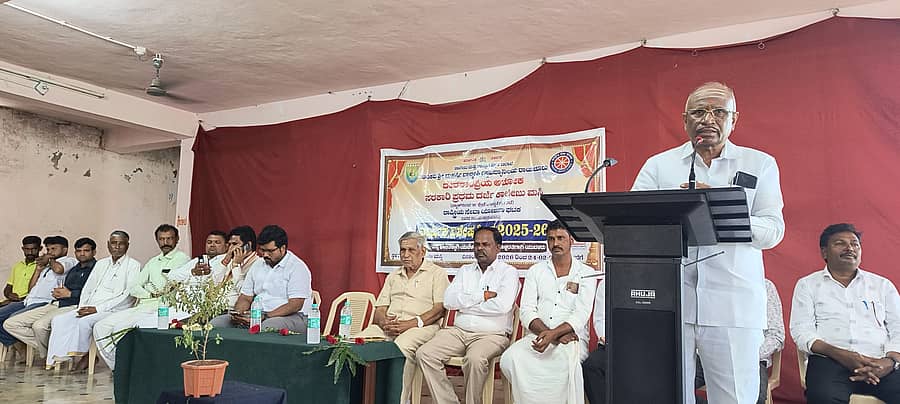 ಮಸ್ಕಿ ತಾಲ್ಲೂಕಿನ ಬುದ್ದಿನ್ನಿಯಲ್ಲಿ ನಡೆದ ಎನ್‌ಎಸ್‌ಎಸ್‌ ಶಿಬಿರದಲ್ಲಿ ಮಾಜಿ ಶಾಸಕ ಪ್ರತಾಪಗೌಡ ಪಾಟೀಲ ಮಾತನಾಡಿದರು