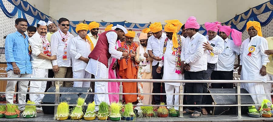 ಯಲಬುರ್ಗಾ ಪಟ್ಟಣದಲ್ಲಿ ನಡೆದ ಸೇವಾಲಾಲ್ ಜಯಂತಿ ಕಾರ್ಯಕ್ರಮವನ್ನು ಗಣ್ಯರು ಉದ್ಘಾಟಿಸಿದರು