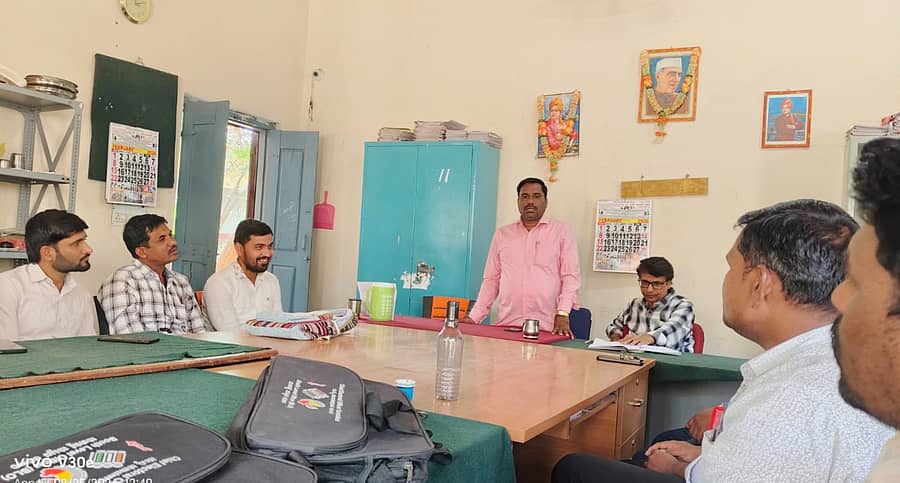 ಸಿರವಾರದ ಸರ್ಕಾರಿ ಪದವಿ ಪೂರ್ವ ಕಾಲೇಜಿನಲ್ಲಿ ಬುಧವಾರ ನಡೆದ ದ್ವಿತೀಯ ಪಿಯು ವಾರ್ಷಿಕ ಪರೀಕ್ಷೆಯ ಕುರಿತು ನಡೆದ ಪೂರ್ವಭಾವಿ ಸಭೆಯಲ್ಲಿ ಪರೀಕ್ಷೆಯ ಮುಖ್ಯ ಅಧೀಕ್ಷಕ ಹನುಮಂತ ಚನ್ನೂರು ಮಾತನಾಡಿದರು