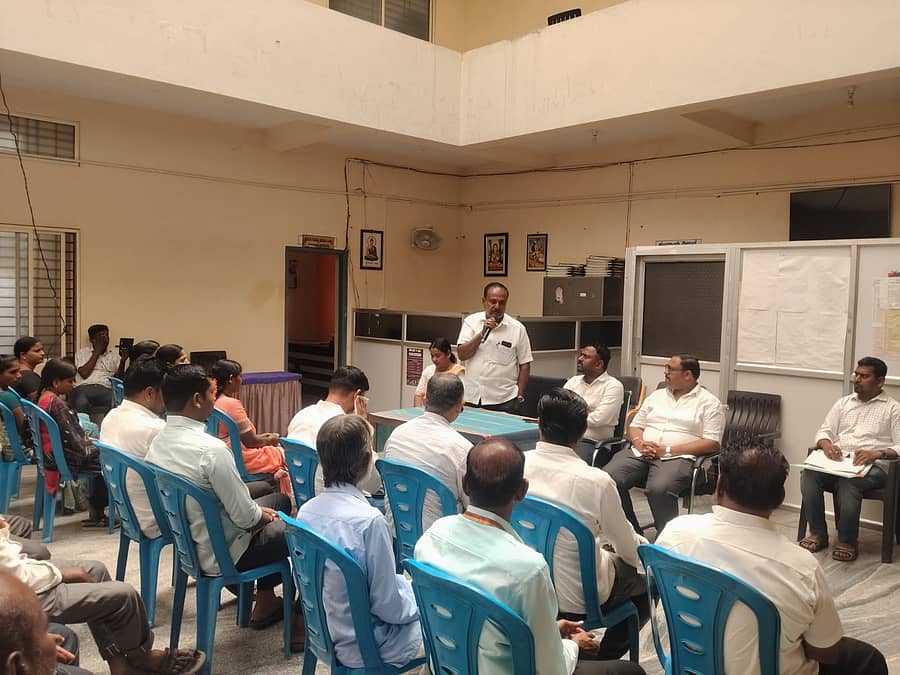 ಮಸ್ಕಿ ಪುರಸಭೆಯಲ್ಲಿ ಬುಧವಾರ ನಡೆದ ಬಜೆಟ್ ಪೂರ್ವ ಸಾರ್ವಜನಿಕರ ಸಭೆಯಲ್ಲಿ ಅಧ್ಯಕ್ಷ ಸುರೇಶ ಹರಸೂರು ಮಾತನಾಡಿದರು