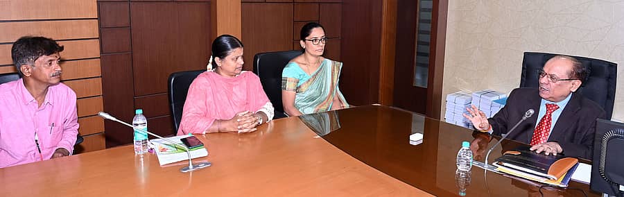 ಕೆಎಸ್ಒಯು ಸಭಾಂಗಣದಲ್ಲಿ ಬುಧವಾರ ನಿವೃತ್ತ ನ್ಯಾಯಮೂರ್ತಿ ಬಿ.ಎ. ಪಾಟೀಲ ಅವರು ವಿಚಾರಣೆ ನಡೆಸಿದರು