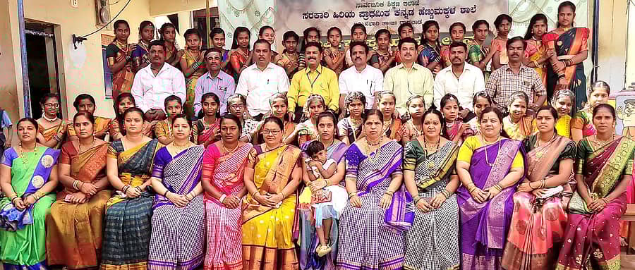 ಧಾರವಾಡ ತಾಲ್ಲೂಕಿನ ಅಮ್ಮಿನಬಾವಿ ಗ್ರಾಮದ ಸರ್ಕಾರಿ ಹಿರಿಯ ಪ್ರಾಥಮಿಕ ಕನ್ನಡ ಹೆಣ್ಣು ಮಕ್ಕಳ ಶಾಲೆಯಲ್ಲಿ ಈಚೆಗೆ ವಾರ್ಷಿಕ ಸ್ನೇಹ ಸಮ್ಮೇಳನ ನಡೆಯಿತು