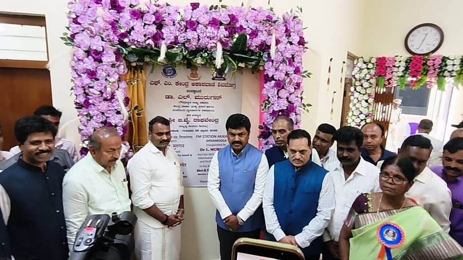 <div class="paragraphs"><p>ಸಚಿವ ಎಲ್.ಮುರುಗನ್. ಸಂಸದ ರಾಘವೇಂದ್ರ</p></div>