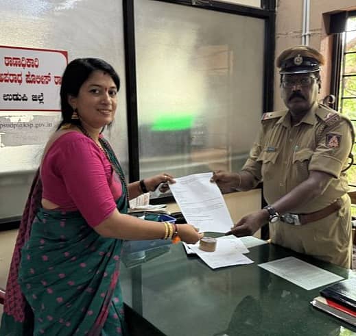 ಬಿಜೆಪಿ ಕಾರ್ಯಕರ್ತೆ ರಮಿತಾ ಸೂರ್ಯವಂಶಿ ಅವರು ಕಾರ್ಕಳ ನಗರ ಠಾಣೆಗೆ ದೂರು ನೀಡಿದರು