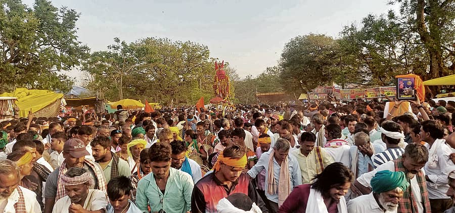 ಶಿಗ್ಗಾವಿ ತಾಲ್ಲೂಕಿನ ಶಿಶುವಿನಹಾಳ ಗ್ರಾಮದ ಶರೀಫಗಿರಿಯಲ್ಲಿ ಗುರುಗೋವಿಂದ ಭಟ್ಟರ ಹಾಗೂ ಶರೀಫ ಶಿವಯೋಗಿಗಳ ಮಹಾರಥೋತ್ಸವ ಗುರುವಾರ ನಡೆಯಿತು
