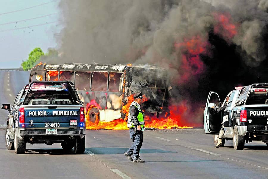 <div class="paragraphs"><p>ಮೆಕ್ಸಿಕೊದ ಜಾಲಿಸ್ಕೊ ರಾಜ್ಯದ ಝಪೊಪಾನ್‌ ಪ್ರದೇಶದಲ್ಲಿ ನಡೆದ ಹಿಂಸಾಚಾರದಲ್ಲಿ ಬಸ್‌ಗೆ ಬೆಂಕಿ ಹಚ್ಚಲಾಗಿತ್ತು</p></div>