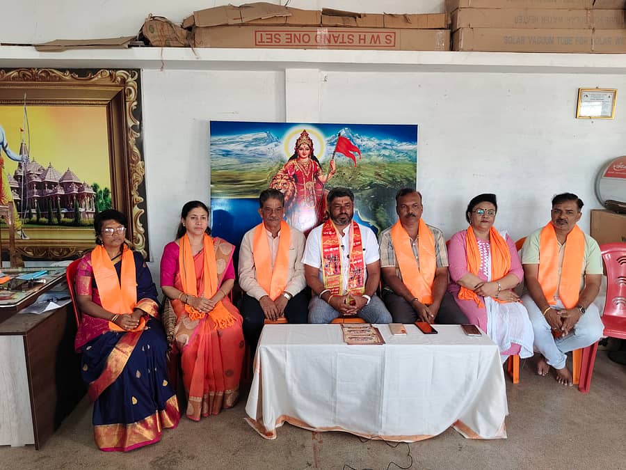 ಗದಗ ಶಿವಾನಂದ ಉಪನಗರದಲ್ಲಿ ಗುರುವಾರ ನಡೆದ ಕಾರ್ಯಕ್ರಮದಲ್ಲಿ ಹಿಂದೂ ಸಮ್ಮೇಳನ ಸಮಿತಿ ಕಾರ್ಯದರ್ಶಿ ರಾಘವೇಂದ್ರ ಹಬೀಬ ಮಾತನಾಡಿದರು