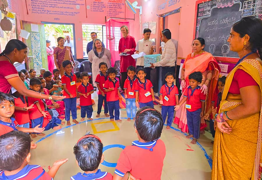 ಕೊಪ್ಪಳ ತಾಲ್ಲೂಕಿನ ಕಿನ್ನಾಳ ಗ್ರಾಮಕ್ಕೆ ಶುಕ್ರವಾರ ಸರ್ಕಾರದ ಹೆಚ್ಚುವರಿ ಮುಖ್ಯ ಕಾರ್ಯದರ್ಶಿ ಉಮಾ ಮಹಾದೇವನ್‌ ಭೇಟಿ ನೀಡಿದರು