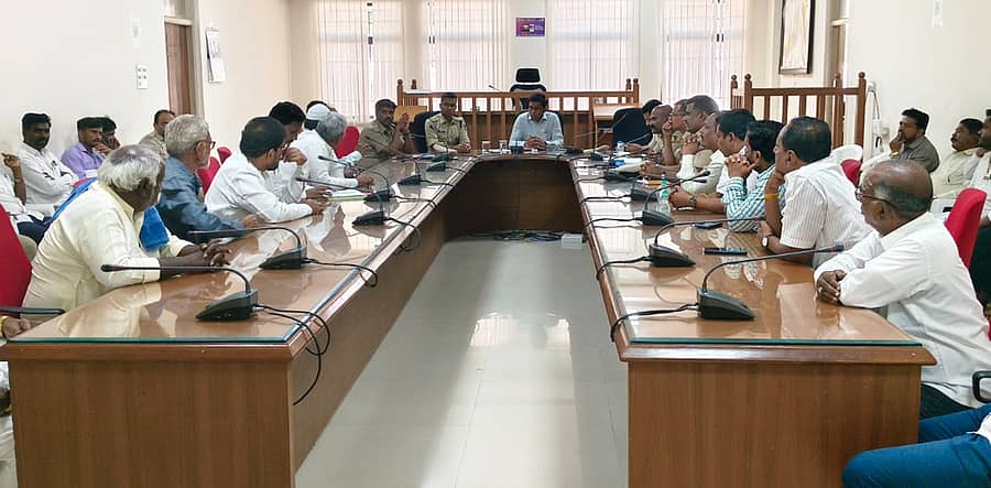 ಯಾದಗಿರಿಯಲ್ಲಿ ಶುಕ್ರವಾರ ಹೋಳಿ ಹಬ್ಬ ಆಚರಣೆ ಕುರಿತ ಶಾಂತಿ ಪಾಲನಾ ಸಮಿತಿ ಸಭೆ ಜರುಗಿತು