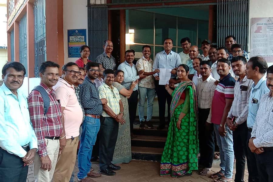 ಸಾಗರದಲ್ಲಿ ಶಿಕ್ಷಕರ ಸಂಘದ ವತಿಯಿಂದ ಗುರುವಾರ ಉಪವಿಭಾಗಾಧಿಕಾರಿಗೆ ಮನವಿ ಸಲ್ಲಿಸಲಾಯಿತು.