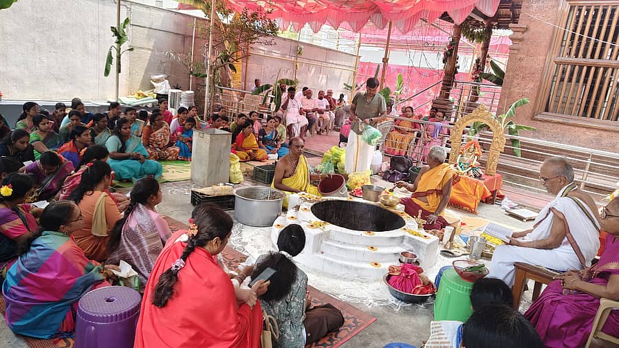 ಜಿಗಣಿ ಸಮೀಪದ ಹಾರಗದ್ದೆಯ ಶ್ರೀ ರಾಜರಾಜೇಶ್ವರಿ ದೇವಾಲಯದ 12 ವರ್ಷದ ವಾರ್ಷಿಕೋತ್ಸವದ ಪ್ರಯುಕ್ತ ವಿವಿಧ ಧಾರ್ಮಿಕ ಕಾರ್ಯಕ್ರಮಗಳನ್ನು ಆಯೋಜಿಸಲಾಗಿತ್ತು