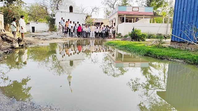 ವಡಗೇರಾ ತಾಲ್ಲೂಕಿನ ಮಾಚನೂರು ಗ್ರಾಮದಲ್ಲಿ ಚರಂಡಿ ನೀರು ರಸ್ತೆಯ ಮೇಲೆ ಸಂಗ್ರಹವಾಗಿರುವುದು