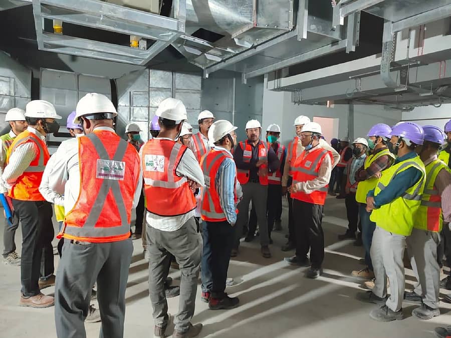 <div class="paragraphs"><p>ನಮ್ಮ ಮೆಟ್ರೊ ಗುಲಾಬಿ ಮಾರ್ಗದ ಸುರಂಗ ಕಾರಿಡಾರ್‌ನಲ್ಲಿ ನಡೆಯುತ್ತಿರುವ ಕಾಮಗಾರಿಯನ್ನು ಬಿಎಂಆರ್‌ಸಿಎಲ್ ವ್ಯವಸ್ಥಾಪಕ ನಿರ್ದೇಶಕ ಜೆ. ರವಿಶಂಕರ್‌ ಅವರು ಅಧಿಕಾರಿಗಳೊಂದಿಗೆ ಪರಿಶೀಲಿಸಿದರು.</p></div>