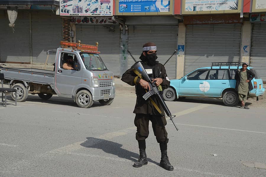 <div class="paragraphs"><p>ಅಫ್ಗಾನಿಸ್ತಾನದ ಕಂದಹಾರ್‌ನಲ್ಲಿ ಯೋಧ ಗಸ್ತು ಕಾಯುತ್ತಿರುವುದು ಶುಕ್ರವಾರ ಕಂಡುಬಂತು</p></div>