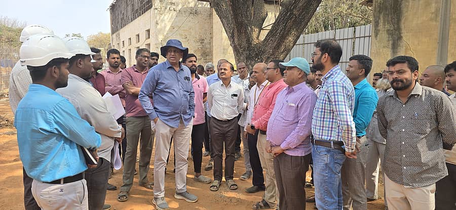 ಚಿಂತಾಮಣಿಯಲ್ಲಿ ವಿವಿಧ ಕಾಮಗಾರಿಗಳನ್ನು ಶನಿವಾರ ಪರಿಶೀಲಿಸಿದ ಜಿಲ್ಲಾ ಉಸ್ತುವಾರಿ ಸಚಿವ ಡಾ.ಎಂ.ಸಿ.ಸುಧಾಕರ್‌