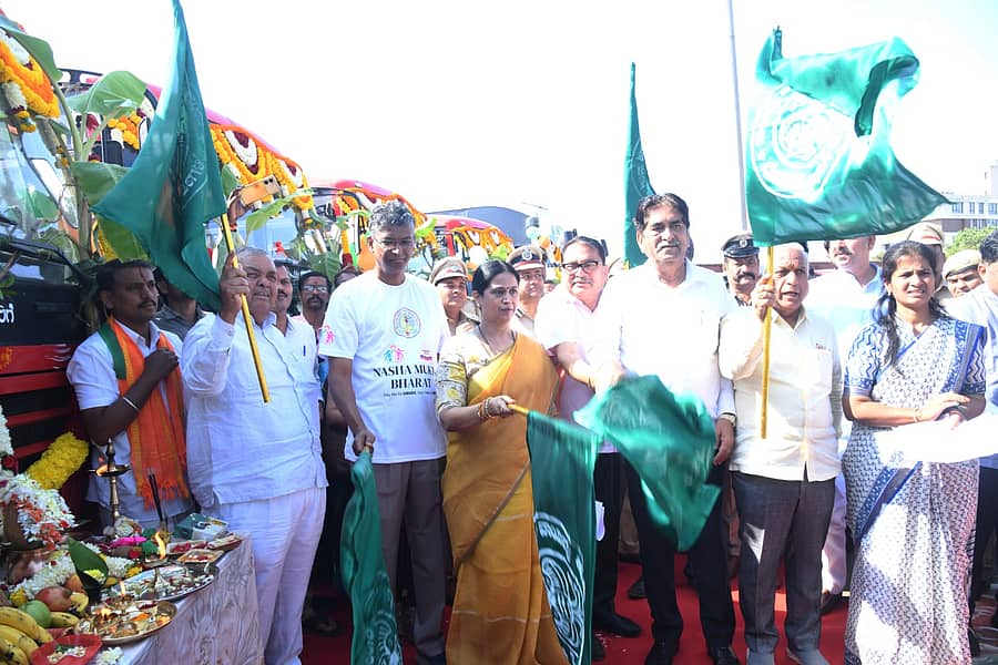 ಬೆಳಗಾವಿಯಲ್ಲಿ ಹೊಸ ಬಸ್‌ಗಳನ್ನು ಸಚಿವರಾದ ರಾಮಲಿಂಗಾರೆಡ್ಡಿ, ಸತೀಶ ಜಾರಕಿಹೊಳಿ, ಲಕ್ಷ್ಮಿ ಹೆಬ್ಬಾಳಕರ ಲೋಕಾರ್ಪಣೆಗೊಳಿಸಿದರು