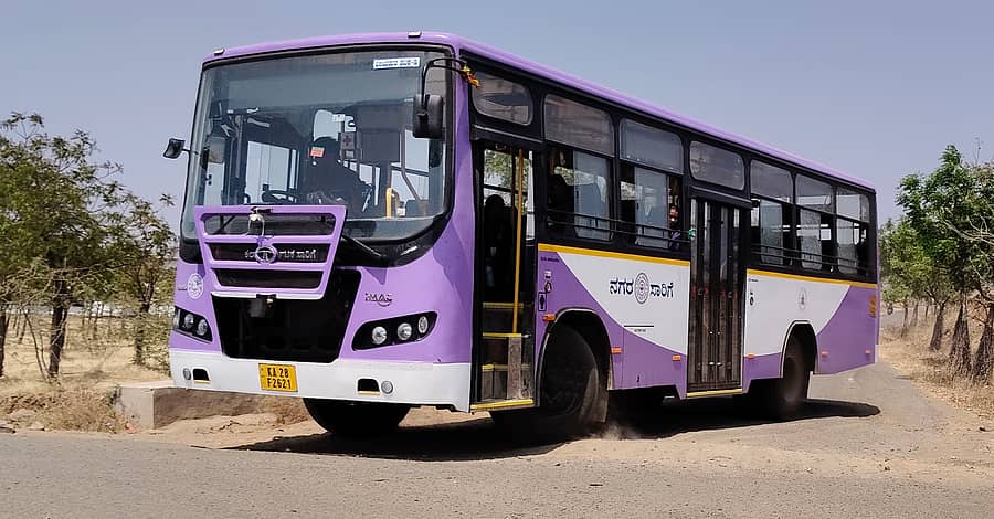 ಮುದ್ದೇಬಿಹಾಳ ಆದರ್ಶ ವಿದ್ಯಾಲಯಕ್ಕೆ ತೆರಳುವ ತಿರುವು ರಸ್ತೆಯಲ್ಲಿ ಬಸ್ ಸಂಚಾರ