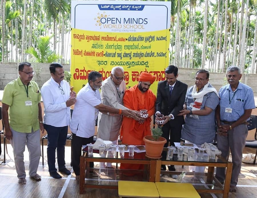 ಶಿವಮೊಗ್ಗದಲ್ಲಿ ನಡೆದ ‘ನಿರ್ಮಲ ತುಂಗಭದ್ರಾ’ ಕಾರ್ಯಾಗಾರವನ್ನು ಜಿಲ್ಲಾ ಕಾನೂನು ಸೇವಾ ಪ್ರಾಧಿಕಾರದ ಸದಸ್ಯ ಕಾರ್ಯದರ್ಶಿ ಸಂತೋಷ್ ಎಂ.ಎಸ್. ಉದ್ಘಾಟಿಸಿದರು