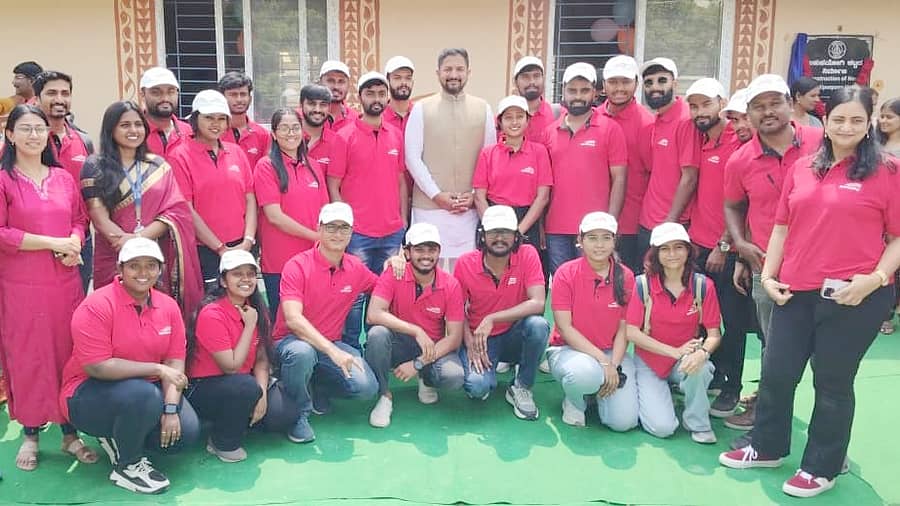 <div class="paragraphs"><p>ನಂದಗುಡಿ ಪ್ರಾಥಮಿಕ ಆರೋಗ್ಯ ಕೇಂದ್ರ ಅಭಿವೃದ್ದಿಗೆ ನೆರವು ನೀಡಿದ ಎಂಪವರ್ ಕಂಪನಿಯ ಸಿಎಸ್ ಆರ್ ನಿದಿಯ ಸದಸ್ಯರು</p></div>