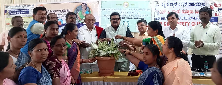 ರಾಣೆಬೆನ್ನೂರಿನ ಶಿಕ್ಷಕರ ಸಭಾಭವನದಲ್ಲಿ ನಡೆದ ತರಬೇತಿ ಕಾರ್ಯಾಗಾರವನ್ನು ಶಾಸಕ ಪ್ರಕಾಶ ಕೋಳಿವಾಡ ಉದ್ಘಾಟಿಸಿದರು 