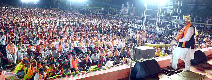 <div class="paragraphs"><p>ರಬಕವಿ ಬನಹಟ್ಟಿಯಲ್ಲಿ ನಡೆದ ಬಸವಾದಿ ಶರಣರ ಬೃಹತ್ ಹಿಂದೂ ಸಮಾವೇಶದಲ್ಲಿ ವಿಜಯಪುರದ ಶಾಸಕ ಬಸನಗೌಡ ಪಾಟೀಲ ಯತ್ನಾಳ ಮಾತನಾಡಿದರು.</p></div>