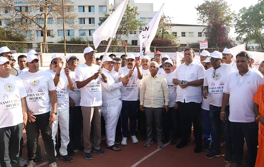 <div class="paragraphs"><p>ಬೆಳಗಾವಿ ಶನಿವಾರ ಹಮ್ಮಿಕೊಂಡ ‘ಸ್ವಾಸ್ಥ್ಯ ಭಾರತ– ಶ್ರೇಷ್ಠ ಭಾರತ: ಯುವ ಶುದ್ಧಿ ಅಭಿಯಾನ’ ಹಾಗೂ ನಶಾಮುಕ್ತ ಭಾರತ, ನಶಾಮುಕ್ತ ಕರ್ನಾಟಕ, ನಶಾಮುಕ್ತ ಕ್ಯಾಂಪಸ್ ಮತ್ತು ಅಂಗದಾನ ಜಾಗೃತಿ ಅಭಿಯಾನಕ್ಕೆ ಸಚಿವ ಸತೀಶ ಜಾರಕಿಹೊಳಿ ಚಾಲನೆ ನೀಡಿದರು</p></div>