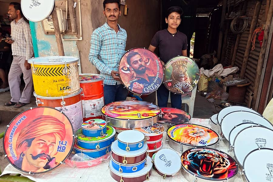 ಬನಹಟ್ಟಿ ಸಮೀಪದ ರಾಂಪುರದಲ್ಲಿ ಆಧುನಿಕ ಹಲಗೆಗಳನ್ನು ಮಾರಾಟ ಮಾಡಲಾಯಿತು