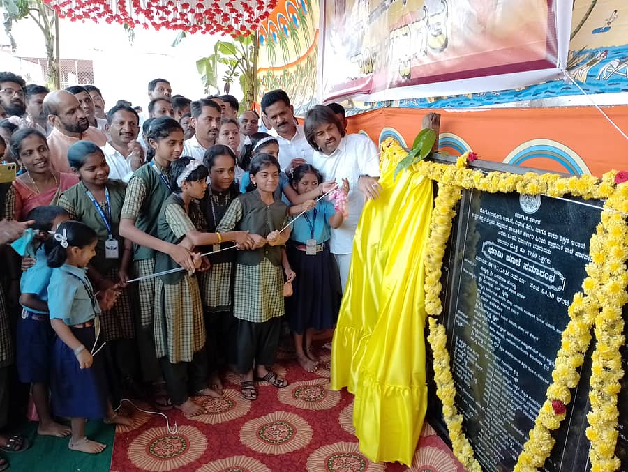 ಶಿರಸಿಯಲ್ಲಿ ಸಚಿವ ಮಧು ಬಂಗಾರಪ್ಪ ಅವರು ವಿವೇಕ ಕೊಠಡಿಗಳ ಭೂಮಿಪೂಜೆ ನೆರವೇರಿಸಿದರು