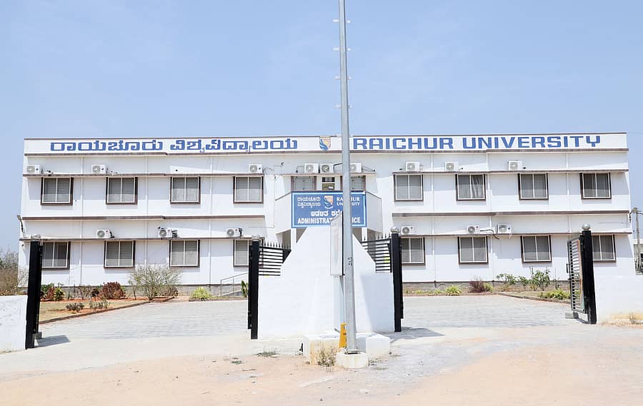 ರಾಯಚೂರು ತಾಲ್ಲೂಕಿನ ಯರಗೇರಾದಲ್ಲಿರುವ ಆದಿಕವಿ ಮಹರ್ಷಿ ವಾಲ್ಮೀಕಿ ವಿಶ್ವವಿದ್ಯಾಲಯ