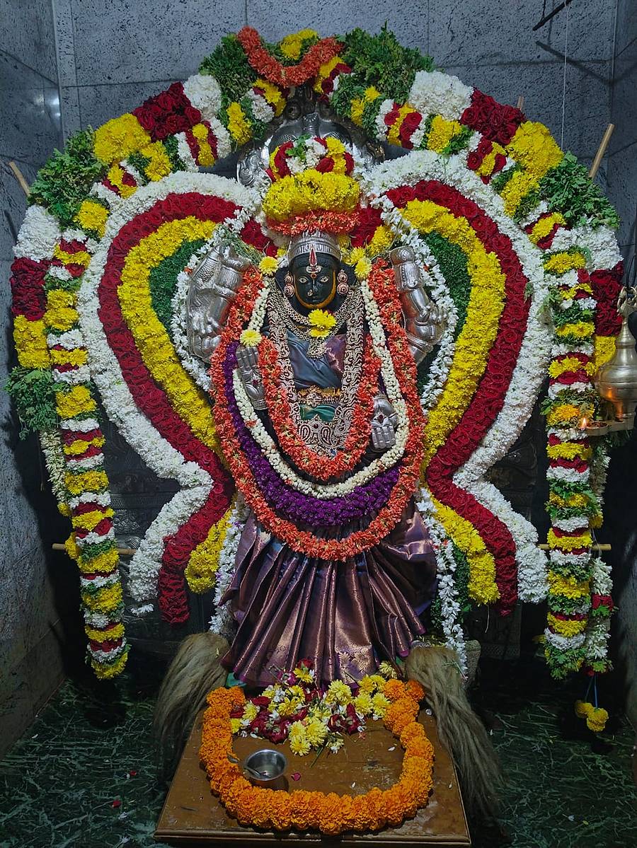 <div class="paragraphs"><p>ಚಿಂತಾಮಣಿ ತಾಲ್ಲೂಕಿನ ಯಗವಕೋಟೆ ಗ್ರಾಮದಲ್ಲಿ ವಾಸವಿ ಬೆಳ್ಳಿ ಹಬ್ಬದ ಅಂಗವಾಗಿ ಮಾಡಿದ್ದ ಅಲಂಕಾರ</p></div>