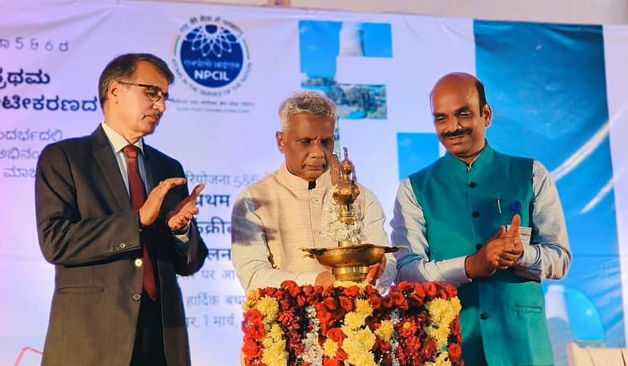ಕಾರವಾರ ತಾಲ್ಲೂಕಿನ ಕೈಗಾದಲ್ಲಿ ಅಣು ವಿದ್ಯುತ್ ಸ್ಥಾವರದ 5 ಮತ್ತು 6ನೇ ಘಟಕ ನಿರ್ಮಾಣಕ್ಕೆ ಕಾಂಕ್ರೀಟೀಕರಣ ಕಾಮಗಾರಿಗೆ ಚಾಲನೆ ನೀಡುವ ಕಾರ್ಯಕ್ರಮವನ್ನು ಅಣುಶಕ್ತಿ ಆಯೋಗದ ಅಧ್ಯಕ್ಷ ಅಜಿತ್ ಕುಮಾರ ಮೊಹಂತಿ ಉದ್ಘಾಟಿಸಿದರು. ಎನ್‌ಪಿಸಿಐಎಲ್ ಮುಖ್ಯ ವ್ಯವಸ್ಥಾಪಕ ನಿರ್ದೇಶಕ ಭುವನ ಚಂದ್ರ ಪಾಠಕ್, ಕೈಗಾ ಸ್ಥಳ ನಿರ್ದೇಶಕ ಬಿ.ವಿನೋದ ಕುಮಾರ್ ಪಾಲ್ಗೊಂಡಿದ್ದರು